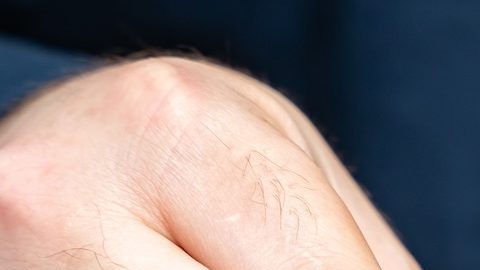 Algunos pagos sujetos a la retención de respaldo son los pagos de intereses, dividendos y alquileres.