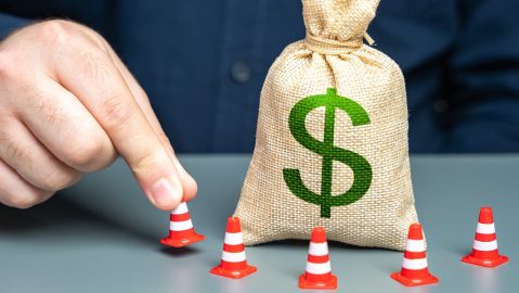 Algunos pagos sujetos a la retención de respaldo son los pagos de intereses, dividendos y alquileres.