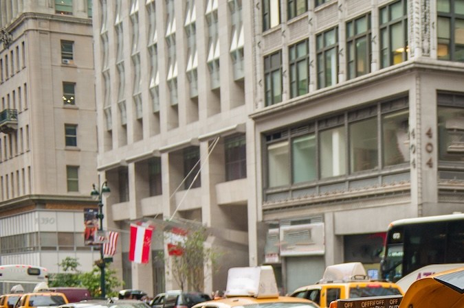 Los taxis de la ciudad de Nueva York funcionan bajo un sistema de tarifas con taxímetro regulado por la Comisión de Taxis y Limusinas de Nueva York.