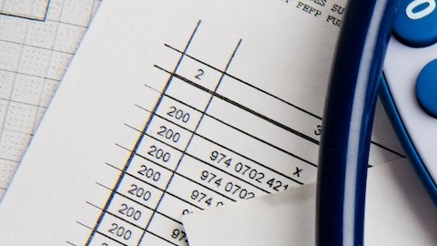 Las aseguradoras utilizan la autorización previa para garantizar la necesidad médica, controlar los costos y prevenir el uso excesivo.