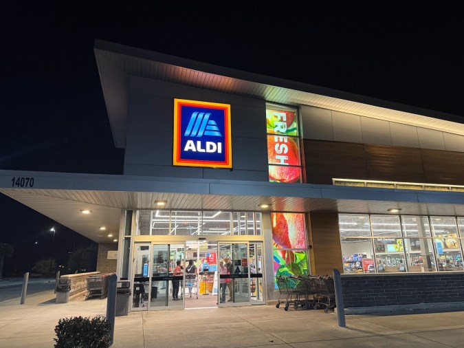 Con el aumento de los precios de los alimentos en dos dígitos en los últimos años, la gente ha sentido el impacto y para muchos Aldi ha sido una fuente de alivio.