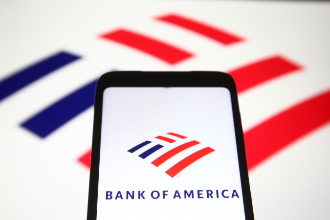 BofA también planea incorporar 10,000 personas más con antecedentes militares y otras 8,000 de colegios comunitarios durante los próximos cinco años.