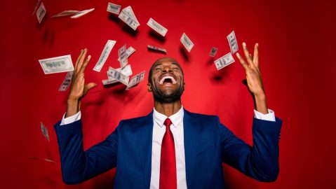 Ganar la lotería implica seguir una serie de pasos clave para recibir tu premio, especialmente si es una cantidad grande de dinero.