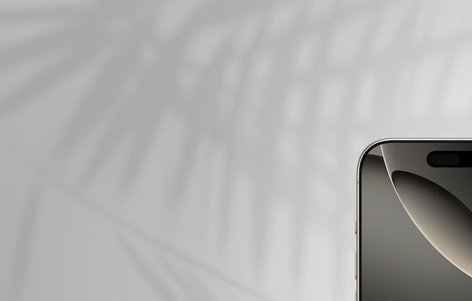 El iPhone 16 combina un gran rendimiento, una batería de larga duración y un montón de funciones de nivel Pro en un gran diseño.