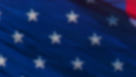 Tener una green card, oficialmente conocida como Tarjeta de Residente Permanente, te permite vivir y trabajar permanentemente en los Estados Unidos.