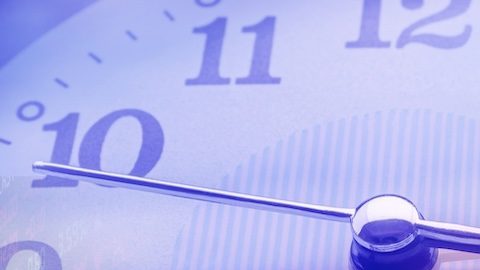 El valor actual de una perpetuidad se determina dividiendo el importe de los flujos de caja regulares entre la tasa de descuento.