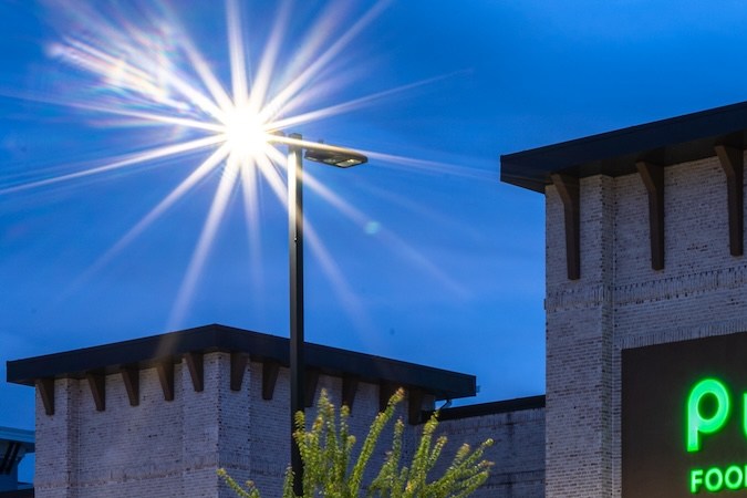 Publix ofrece valor a través de sus ofertas BOGO (compre uno, llévese otro gratis) y productos de marca de la tienda.