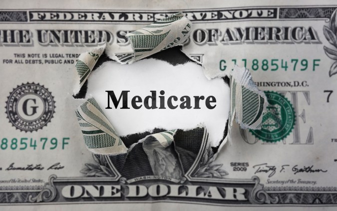 Los costos cuando te inscribes por primera vez en Medicare podrían ser más altos de lo esperado por varias razones.