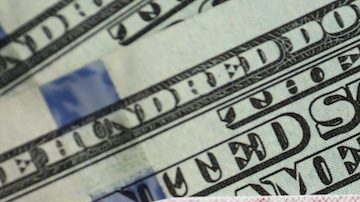 El presidente pretende limitar el uso de las visas H-1B, que permiten a trabajadores calificados de otros países trabajar en Estados Unidos.