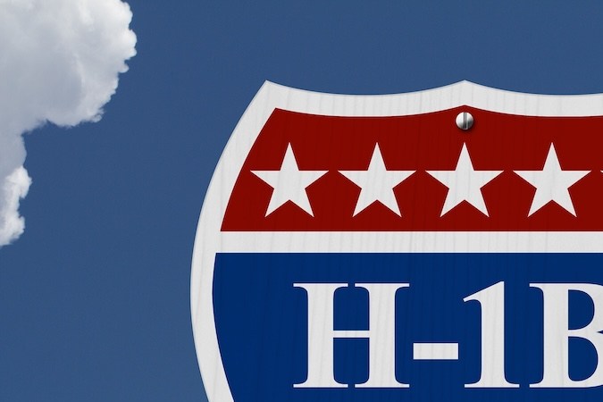 El director del Servicio de Ciudadanía e Inmigración de Estados Unidos, Joseph Edlow, emitió un memorando confirmando que la orden de pago sólo se aplica a peticiones que aún no se han presentado.