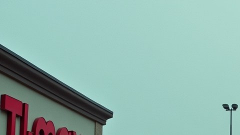 TJ Maxx, JCPenney, At Home y That’s Cheap! confirmaron recientemente el cierre de múltiples tiendas