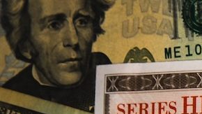 En el comercio de opciones, un STRIP es una estrategia utilizada para cubrir el riesgo de una apuesta equivocada en una caída del precio de una acción.