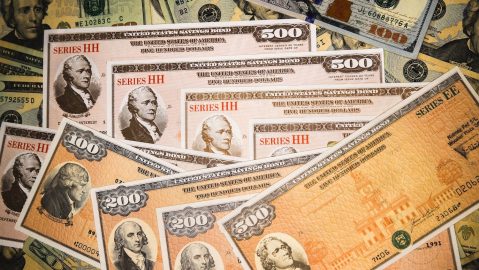 En el comercio de opciones, un STRIP es una estrategia utilizada para cubrir el riesgo de una apuesta equivocada en una caída del precio de una acción.