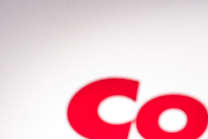 Puede obtener una cotización de seguro de automóvil de Costco en línea o llamando a la compañía, pero debe comprar una membresía de Costco antes de obtener una póliza.