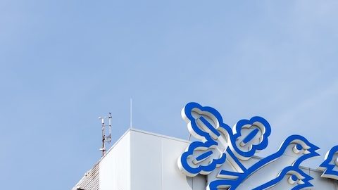 Nestlé, es el gigante alimentario suizo cuyas marcas incluyen las galletas Toll House, el café Nespresso, los productos para bebés Gerber y el agua Perrier; por mencionar algunas.