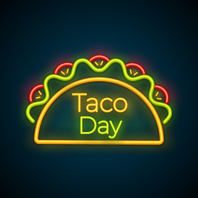 Ya sea que los prefieras como un refrigerio rápido o una comida completa, es hora de preparar tu apetito para una fiesta de sabor llena de tacos.