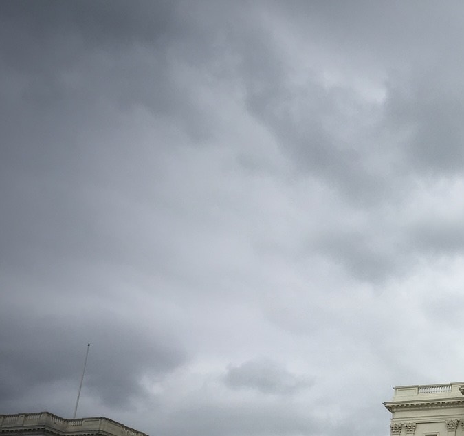 El cierre del gobierno continúa mientras se avecinan consecuencias, incluyendo la inminente interrupción de los fondos para los cupones de alimentos y una posible pérdida de la paga militar.