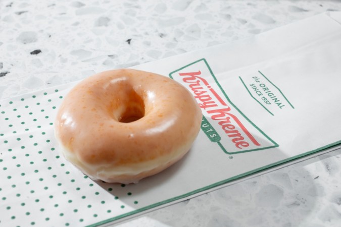 El jueves 16 de octubre Krispy Kreme lanzó su nueva y “espeluznante” colección para Halloween con una variedad de artículos temáticos y ofertas especiales.