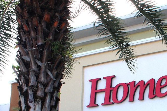 A mediados de septiembre de 2025, había aproximadamente 955 tiendas HomeGoods en los Estados Unidos.