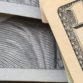 Dependiendo de tu situación financiera, es muy posible que termines trabajando al mismo tiempo que solicitas los beneficios del Seguro Social.