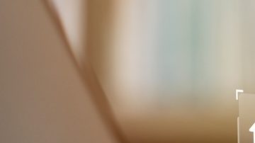 Las tarifas son cargos fijos por servicios específicos y pueden aparecer como costos, comisiones o penalizaciones.