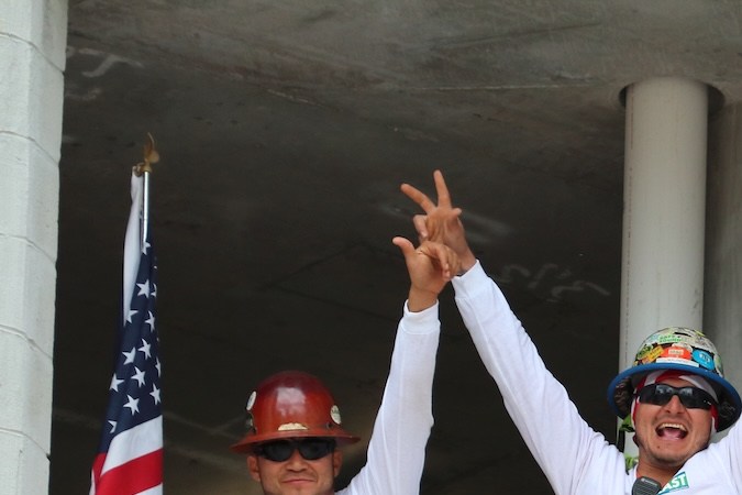 Los trabajadores de la construcción son cruciales porque construyen la infraestructura y viviendas que sustentan la economía y la población del estado, crean empleos y son esenciales para el crecimiento económico.