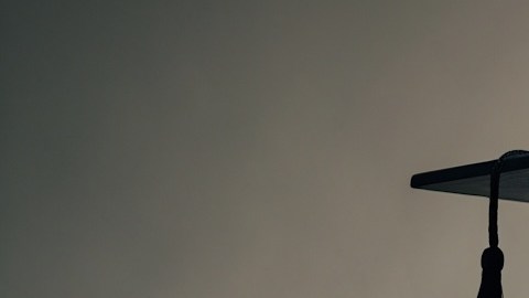 El posible plan se centra en la venta de porciones de alto rendimiento de la enorme cartera de deuda estudiantil del gobierno, adeudada por unos 45 millones de estadounidenses.