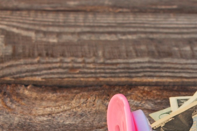 En la economía actual, lujos como comprar una megamansión, un coche deportivo o un bolso Birkin pueden resultar más baratos que criar a un hijo.