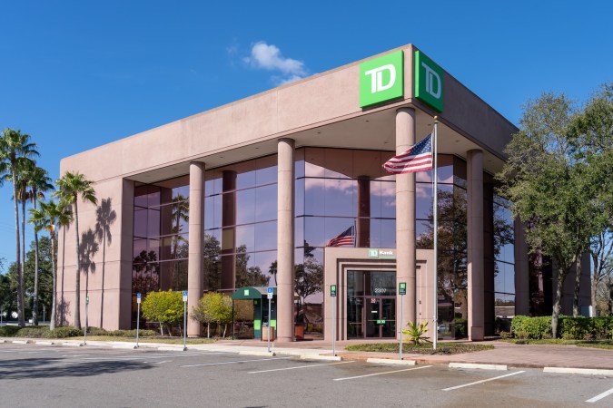 TD Bank presta servicios a más de 10 millones de clientes minoristas, pequeñas empresas y clientes comerciales desde Maine hasta Florida.