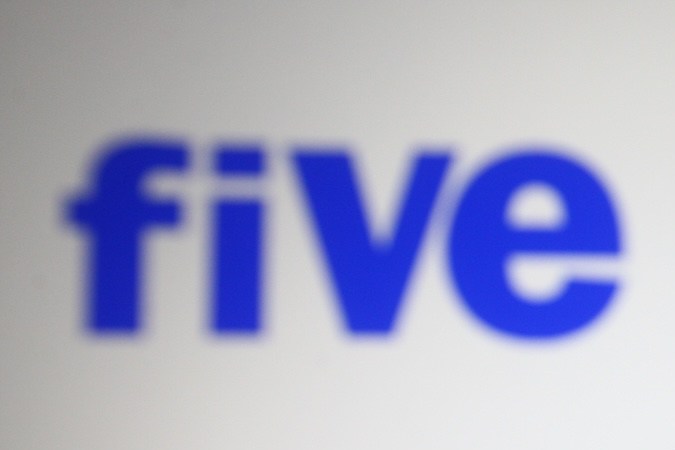 Five Below es popular debido a su combinación ganadora de valor extremo (principalmente artículos de $1 a $5), mercancía centrada en las tendencias y una experiencia divertida y enérgica en la tienda.