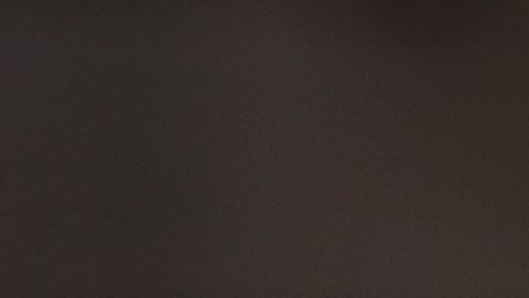 Un contrato por diferencia (CFD) es un derivado financiero que permite a los operadores especular sobre los movimientos de precios a corto plazo sin poseer el activo subyacente.