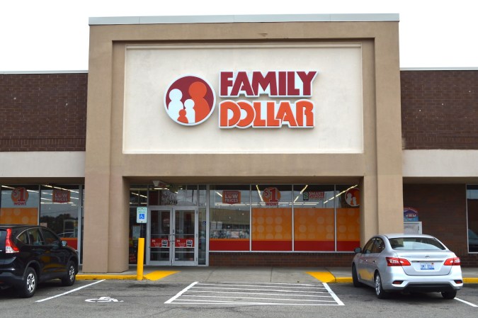 En los últimos años Family Dollar también se ha enfrentado a una fuerte competencia de minoristas más grandes, como Walmart.