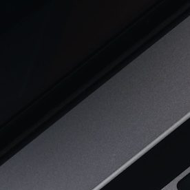 Para ser elegibles los clientes deben tener al menos 18 años, los menores deben tener al menos 16 años con el consentimiento de los padres y los clientes en Puerto Rico deben tener al menos 21 años.