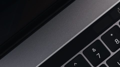 Para ser elegibles los clientes deben tener al menos 18 años, los menores deben tener al menos 16 años con el consentimiento de los padres y los clientes en Puerto Rico deben tener al menos 21 años.