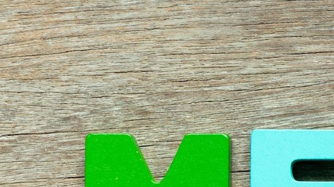 La media es el promedio matemático de un conjunto de dos o más números.