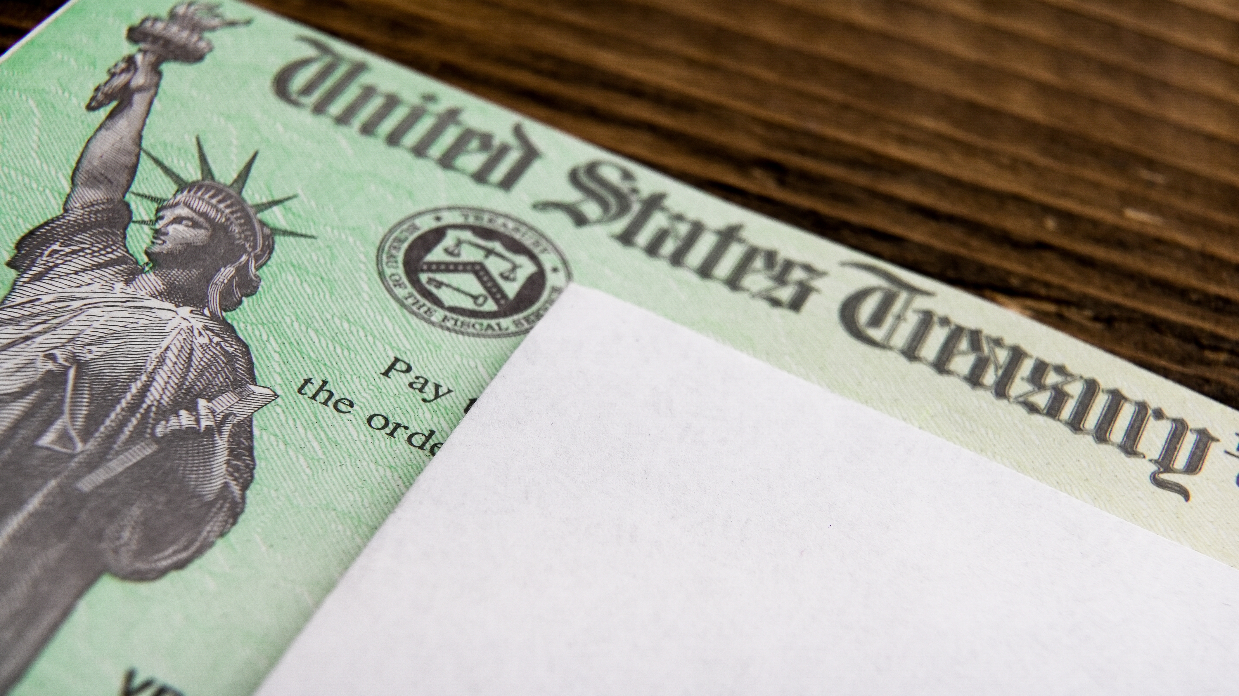 ¿Cheque de estímulo de $2,000 en junio de 2026? Lo que realmente se ...